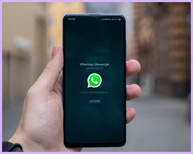 chat whatsapp iPhone dark mode